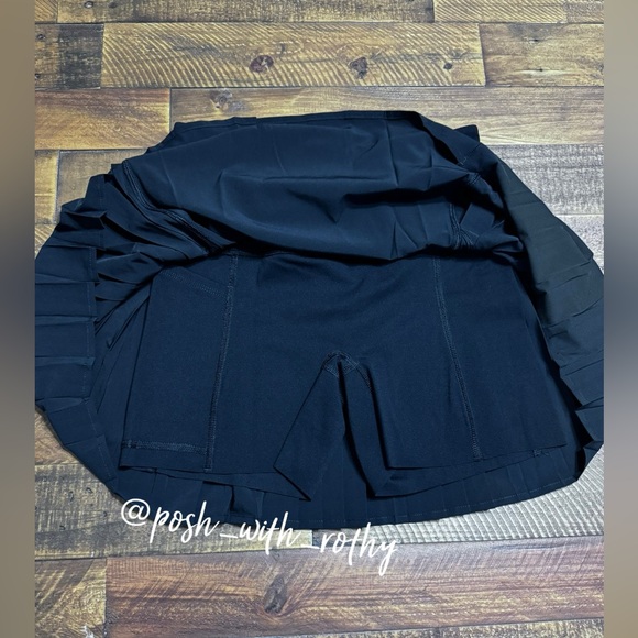 Spanx Booty Boost Pleated 14” Skort, NWT - Picture 6 of 10